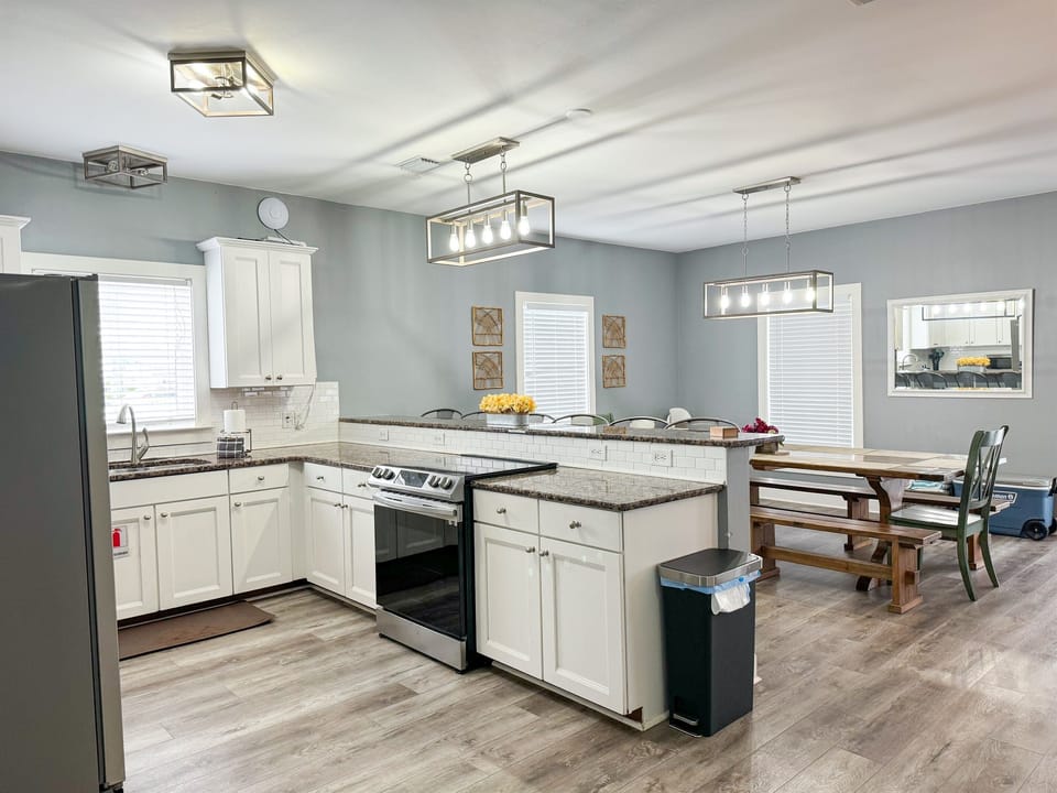 Easy flow from the kitchen to the dining area for better meals.