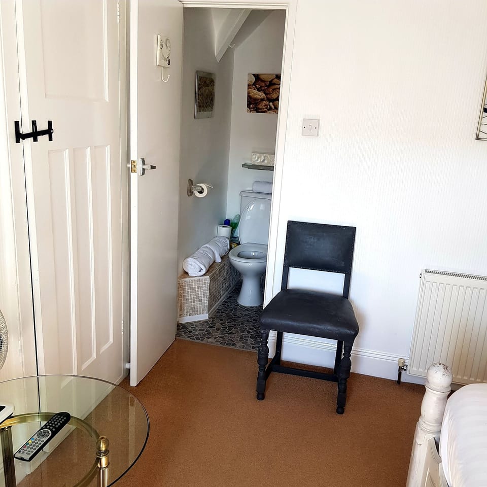 Door to en-suite