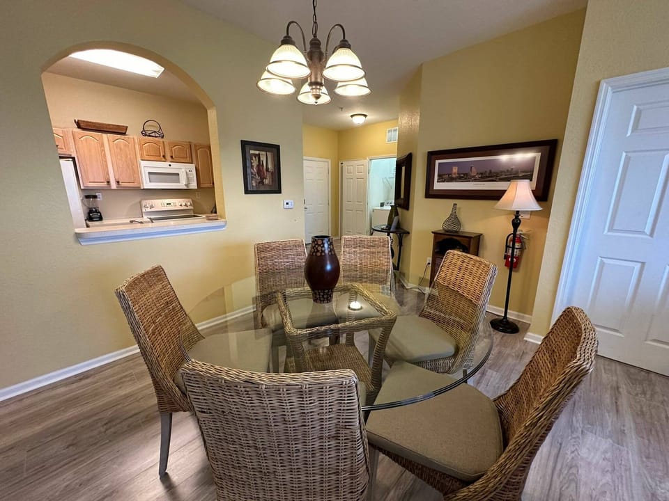 Dining room
