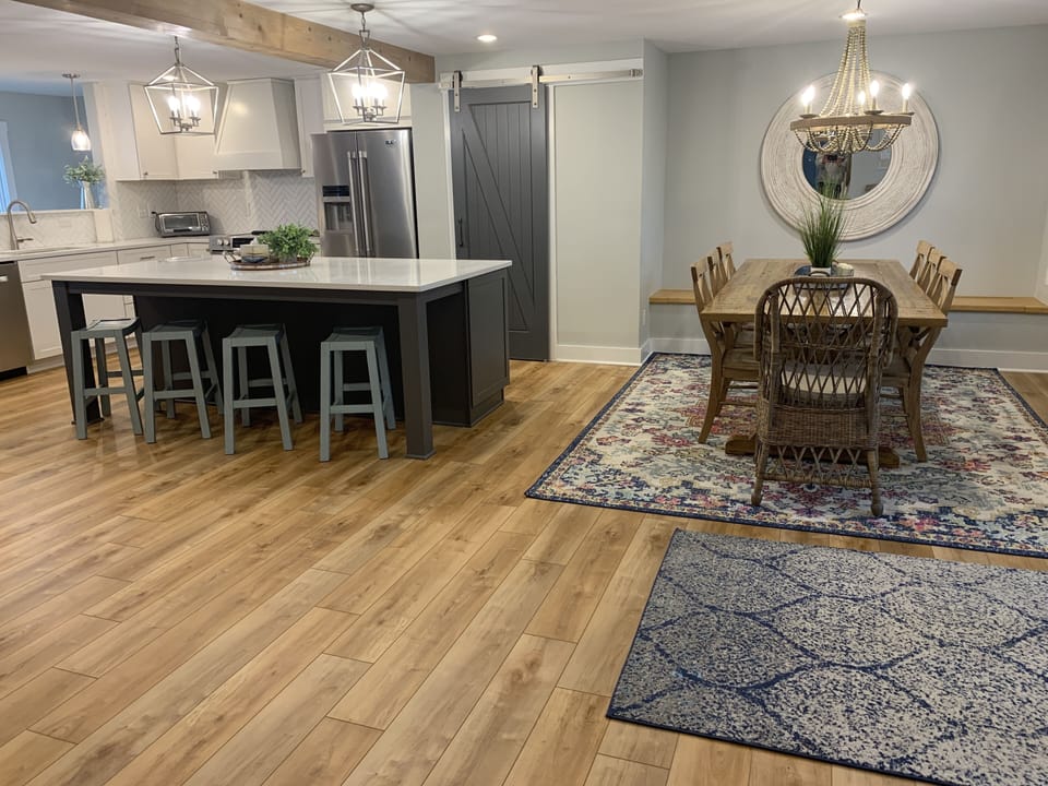 Kitchen & Dining area
