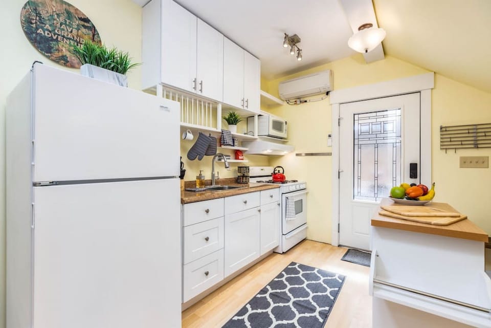 Kitchen space with full equipment