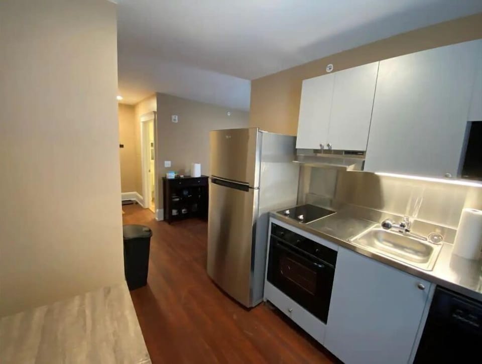 Apt 3A kitchen