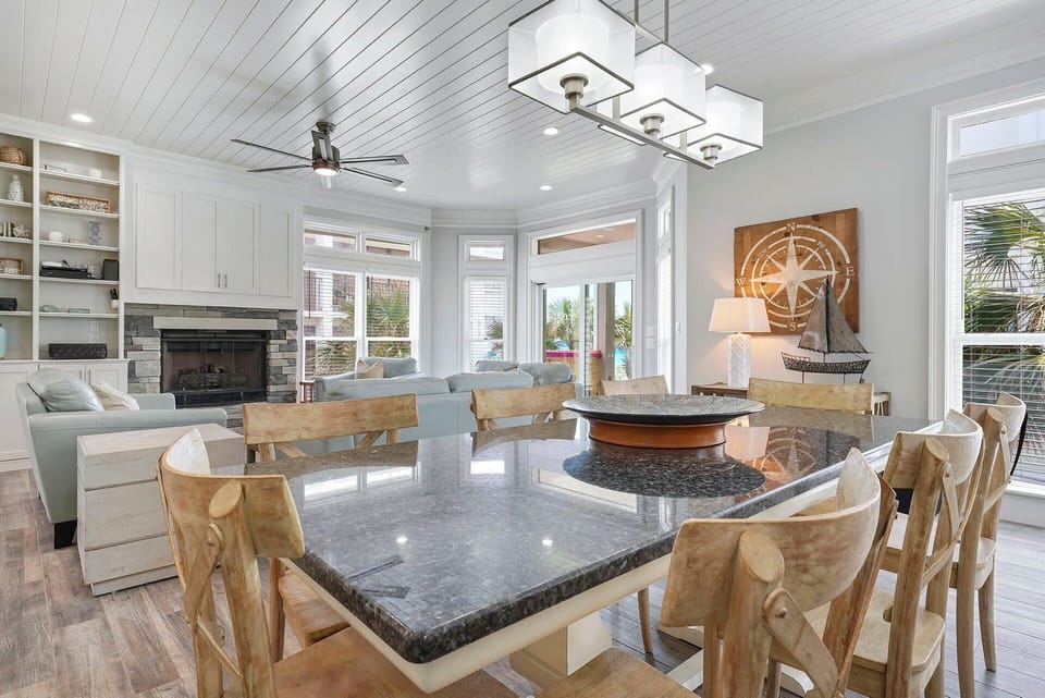 Turtle Tracks - Dunes of Destin Beach - Living Room & Dining Room