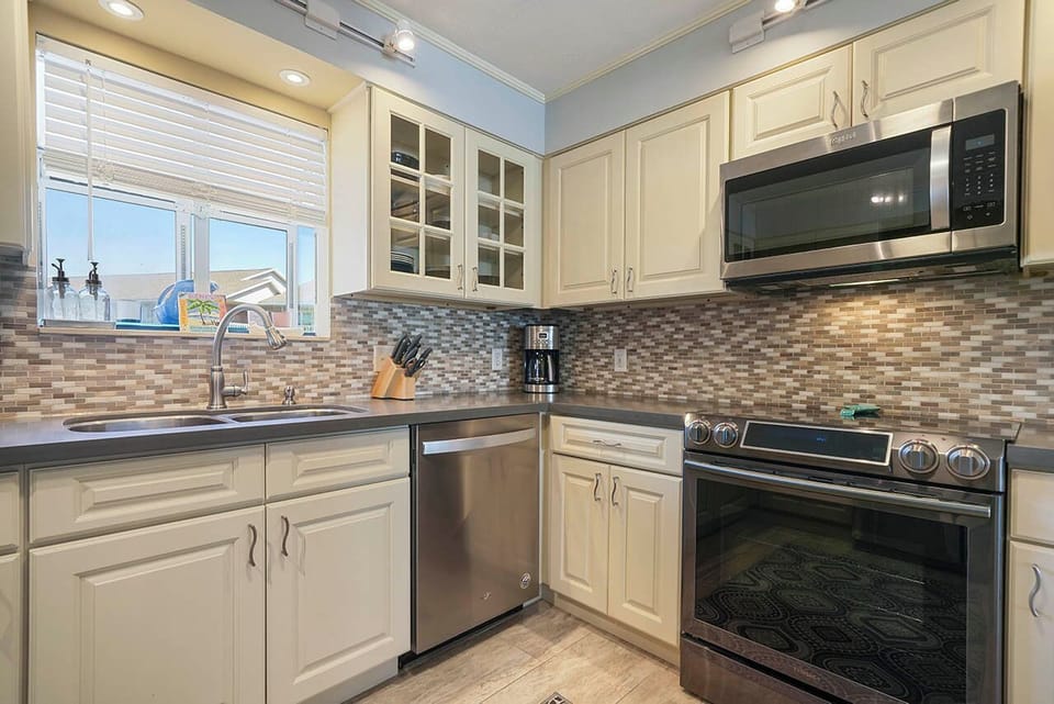 Family Tides - Holiday Isle - Kitchen