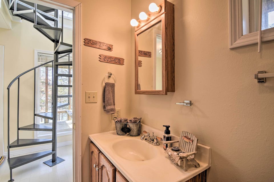 Bathroom | Towels Provided | Ground Floor