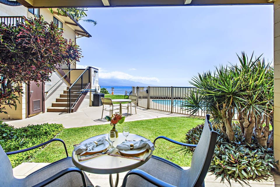 Dine al fresco on your private lanai