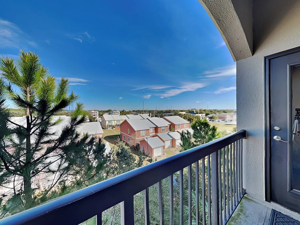 Covered Balcony - Beautiful Community View