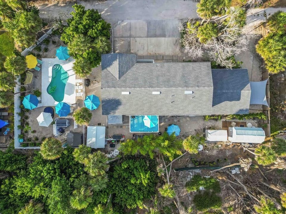 Great view of Gecko House.