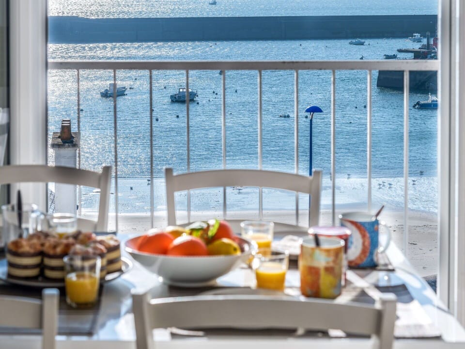 Water, Food, Tableware, Table, Property, Window, Building, Interior Design, Fruit, Orange