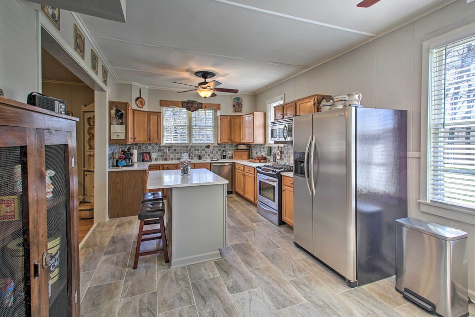 Kitchen | Blender & Slow Cooker Provided