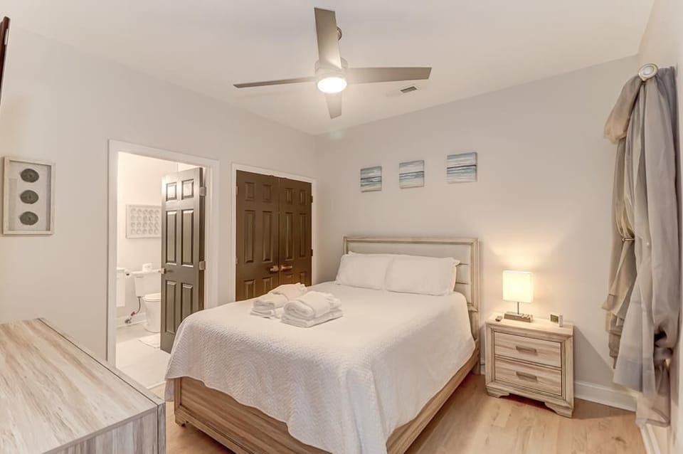 Bedroom 3 - Queen Bed