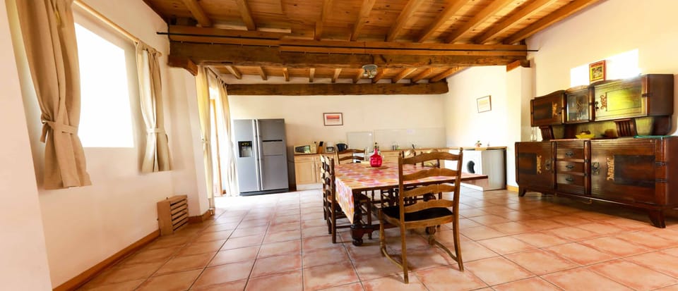 Gite 2 Dining Area