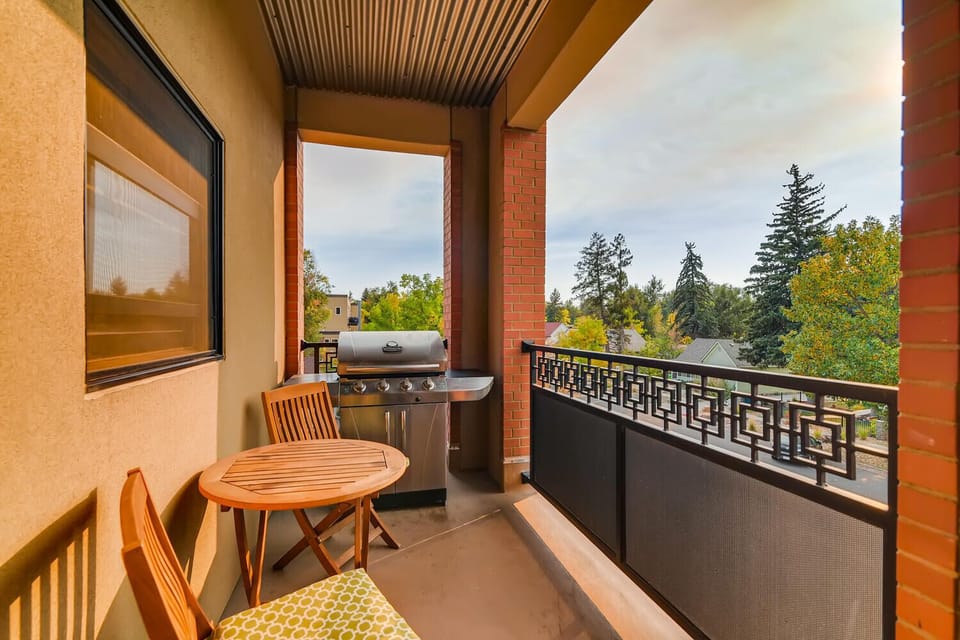 Covered Balcony with BBQ Grill and Outdoor Seating (easy access to kitchen)