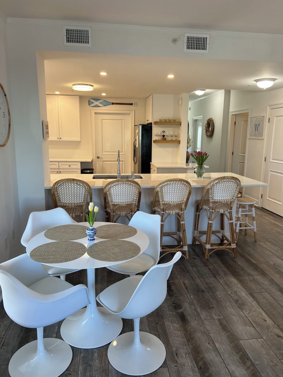 Dining for 4 and counter top dining for 6