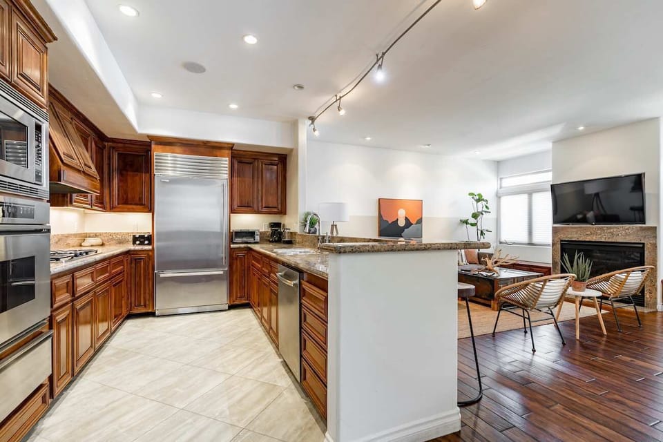 Open Kitchen | Living Room