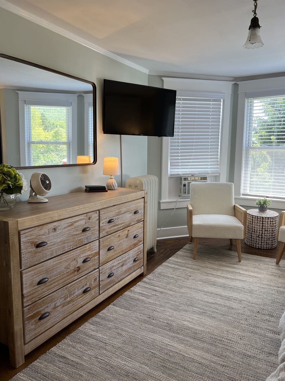 Sitting area, 42" smart TV, King master bedroom.