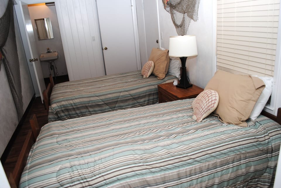 2 Twins - Ground Level Suite
