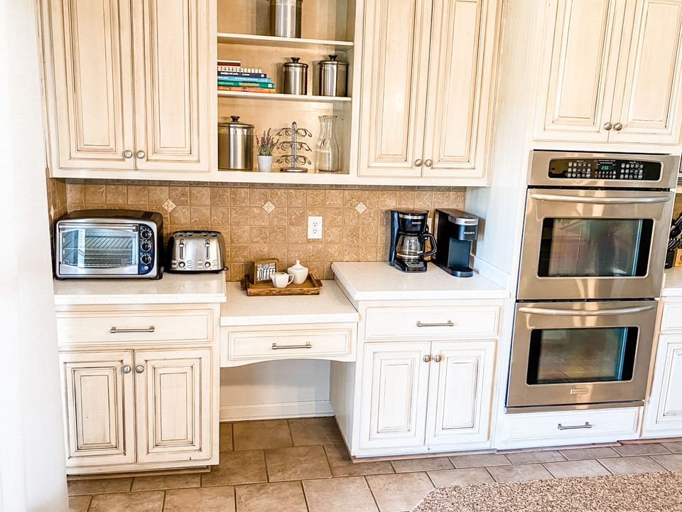 Kitchen - Double Oven, Toaster Oven, Toaster, Coffee Maker, Keurig