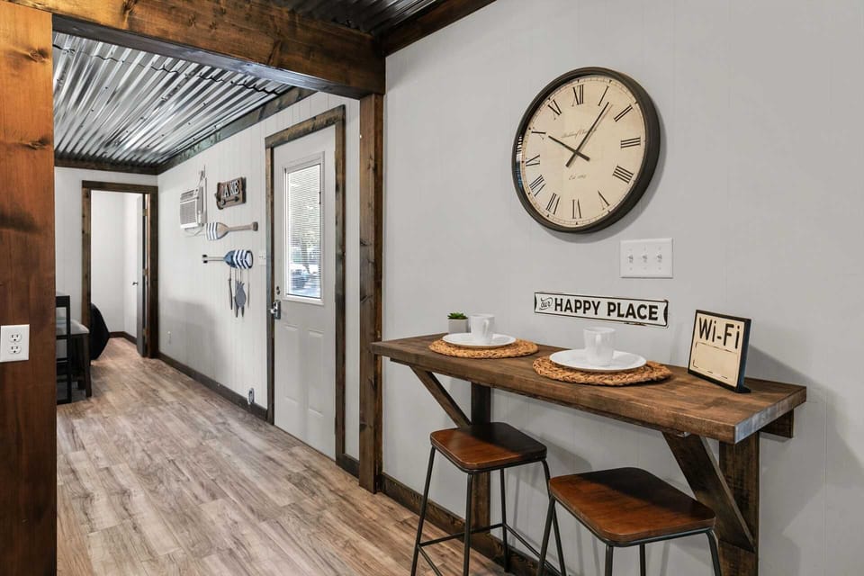 Enjoy breakfast at the kitchen bar or use it to mix up yoru favorite drinks!