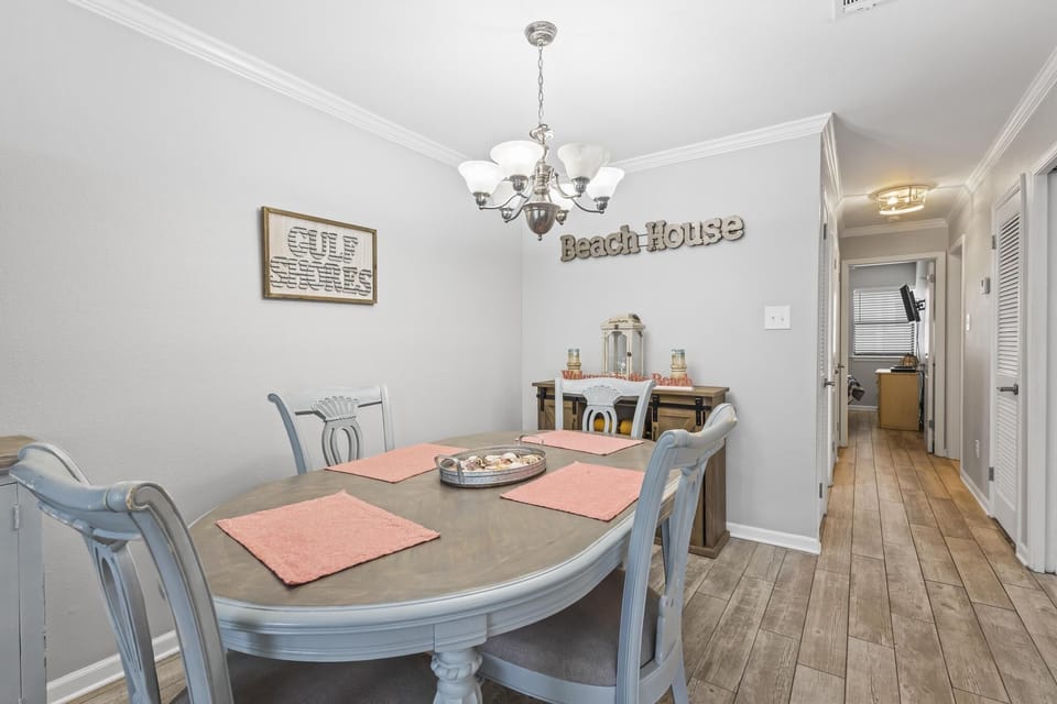 SB117 Dining Area
