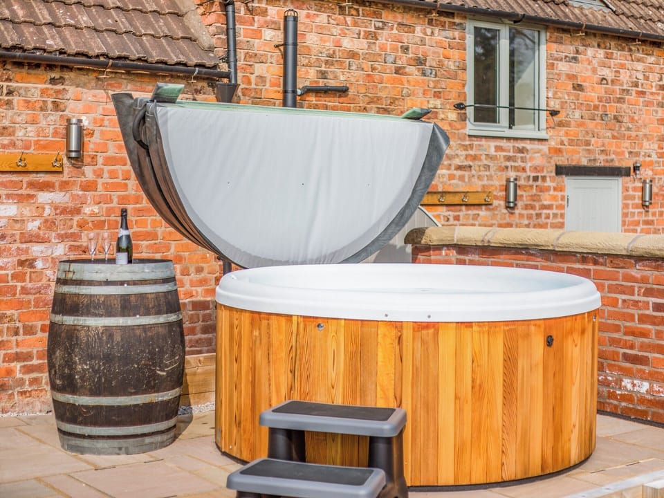 Hot tub | Tadpole Mews at Frog Hall, Tilston, near Malpas