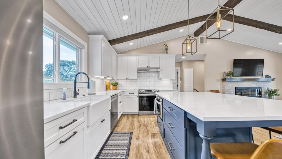 Fabulous fully stocked kitchen (second floor)