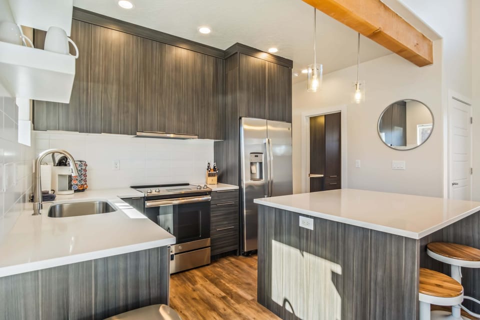 Kitchen and bar area