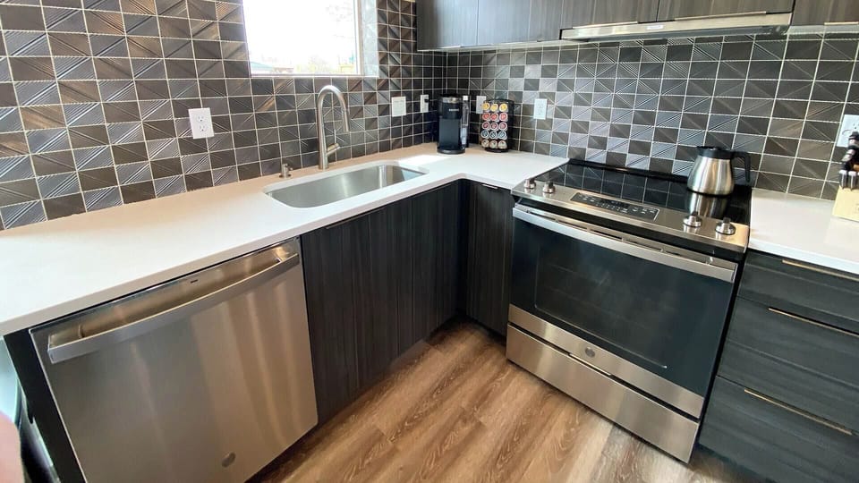 Mornings made easy. Wake up to a hot cup of coffee with our Keurig (pods included) in the fully equipped kitchen.