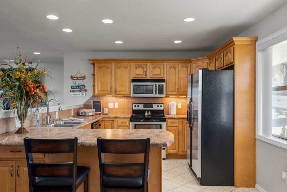Fully stocked kitchen! 