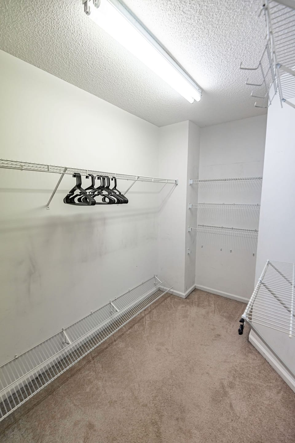 Master bedroom walkin closet
