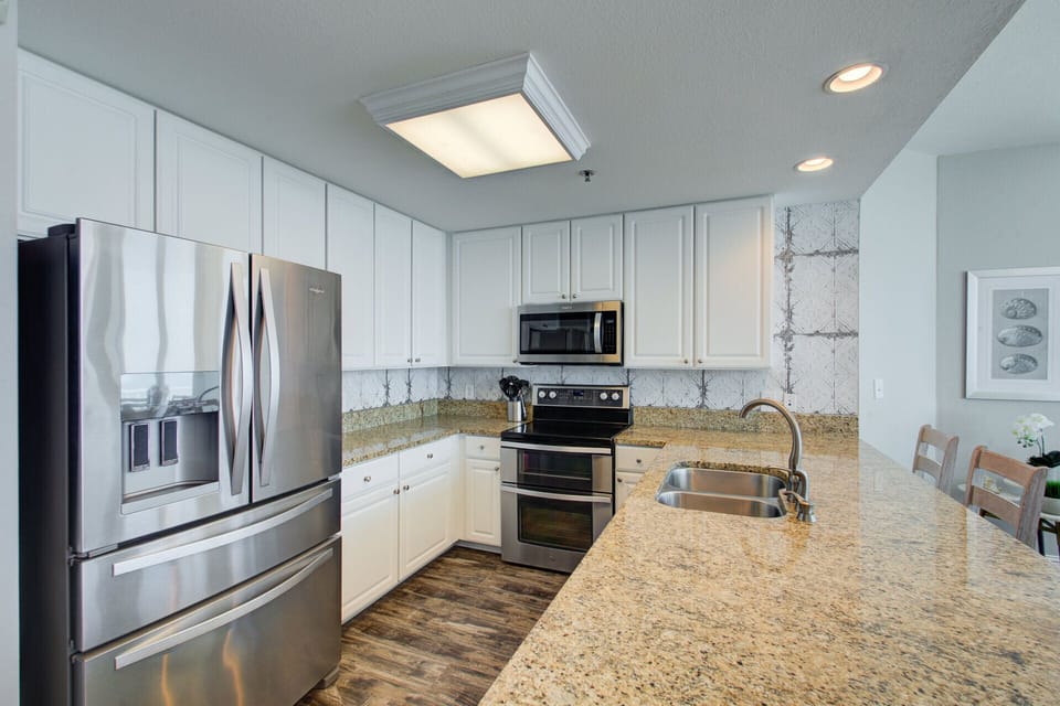Kitchen with refrig/freezer, stove/oven, microwave, dishwasher and disposal.