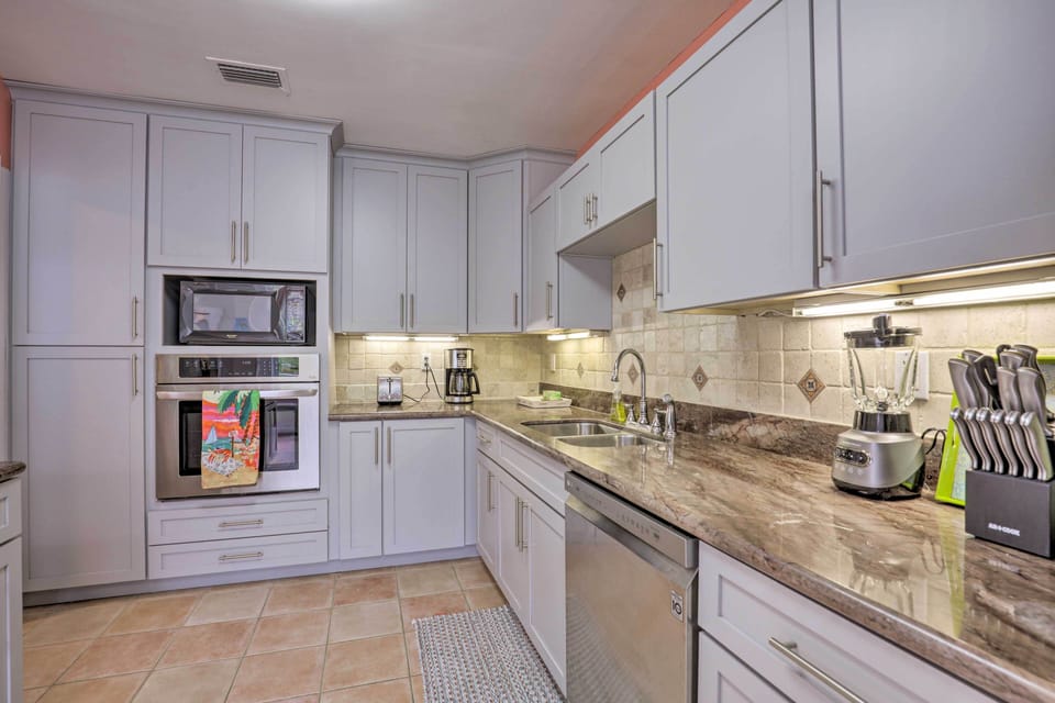 Fully Equipped Kitchen | Knife Set | Toaster