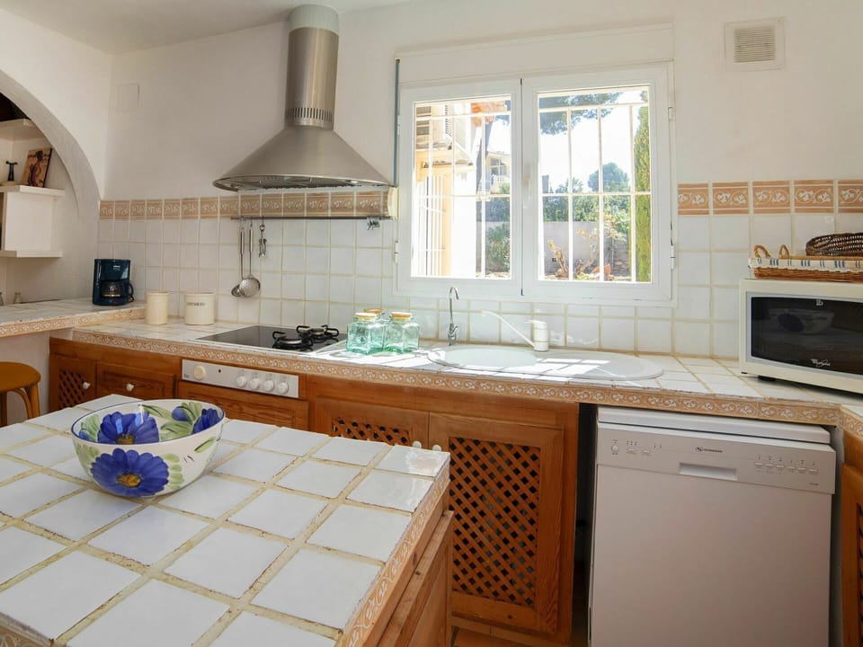 Countertop, Cabinetry, Property, Sink, Tap, Kitchen, Plumbing Fixture, Kitchen Sink, Kitchen Stove, Wood