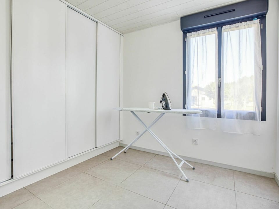 Window, Wood, Interior Design, Shade, Hall, Flooring, Automotive Exterior, Floor, Hardwood