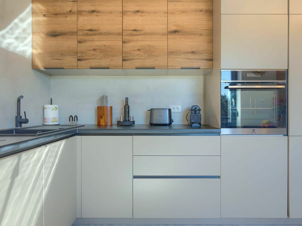 Tap, Cabinetry, Countertop, Building, Sink, Kitchen Sink, Kitchen, Shelving, Wood, Kitchen Appliance