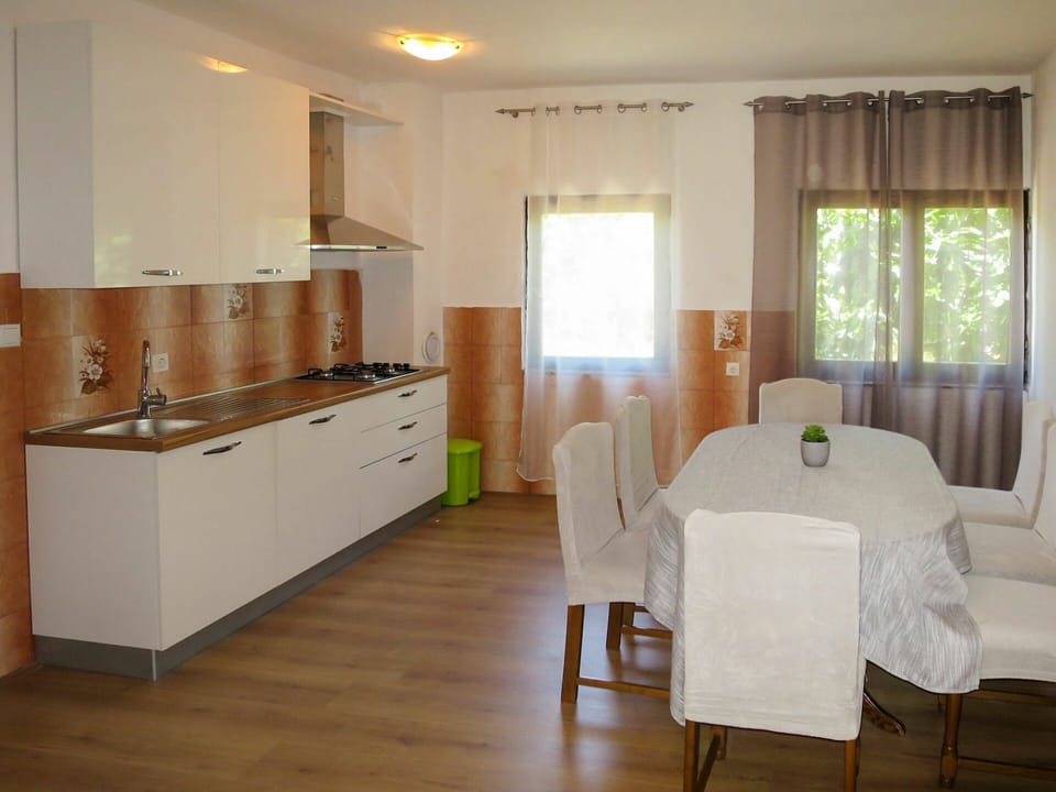 Furniture, Tap, Cabinetry, Sink, Bathroom Cabinet, Plumbing Fixture, Countertop, Wood, Building, Chair