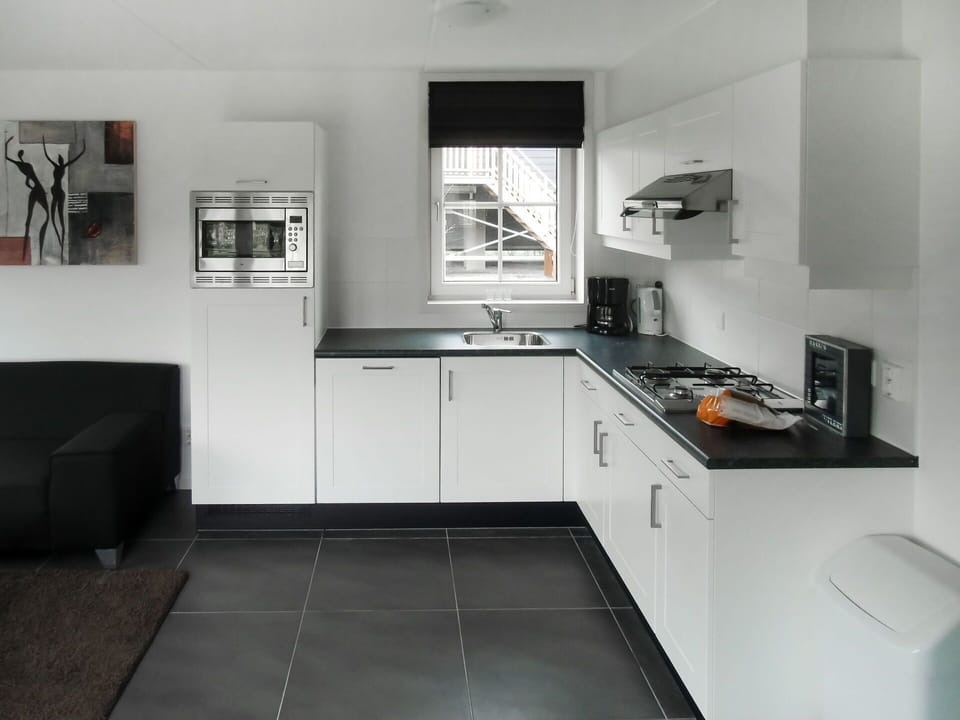 Cabinetry, Kitchen Sink, Countertop, Property, Sink, Building, Kitchen Appliance, Kitchen, Kitchen Stove, Home Appliance