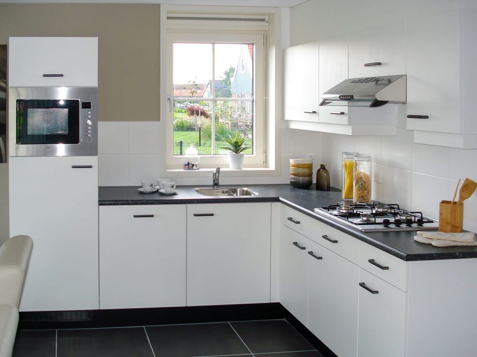 Cabinetry, Kitchen Sink, Property, Countertop, Sink, White, Tap, Kitchen Stove, Kitchen, Building