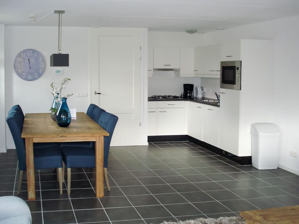 Property, Table, Lighting, Interior Design, Flooring, Chair, Building, Cabinetry, Floor