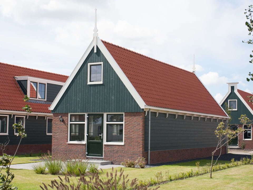 Plant, Sky, Building, Window, Cloud, House, Wood, Land Lot, Residential Area