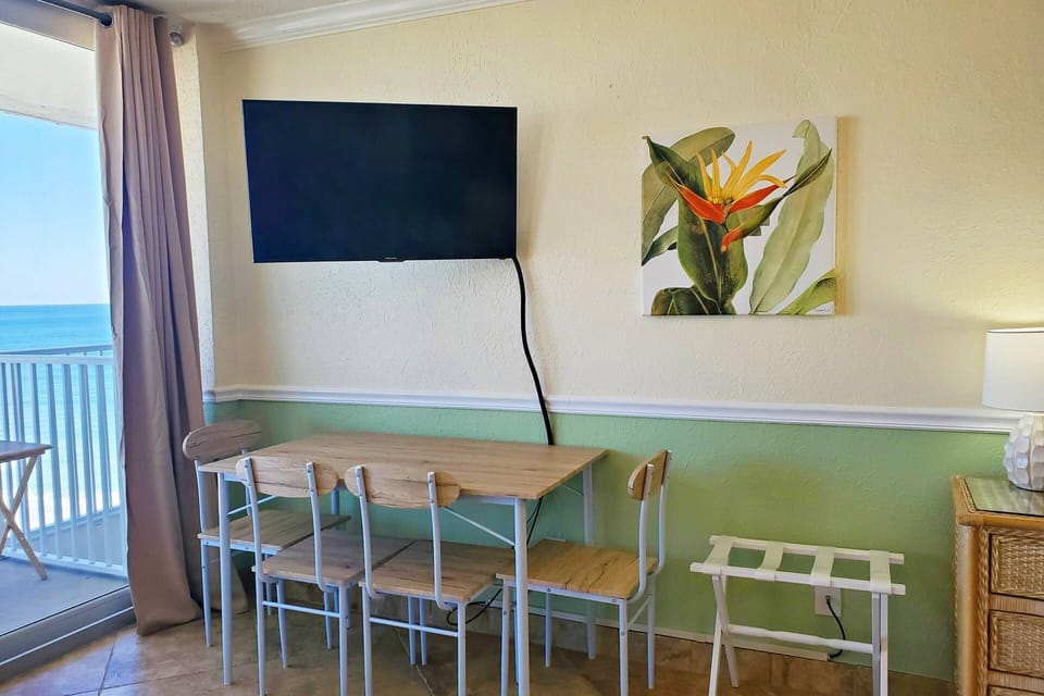 Seating for 4 people, 40" Smart TV with cable, DVD player and free WiFi!
