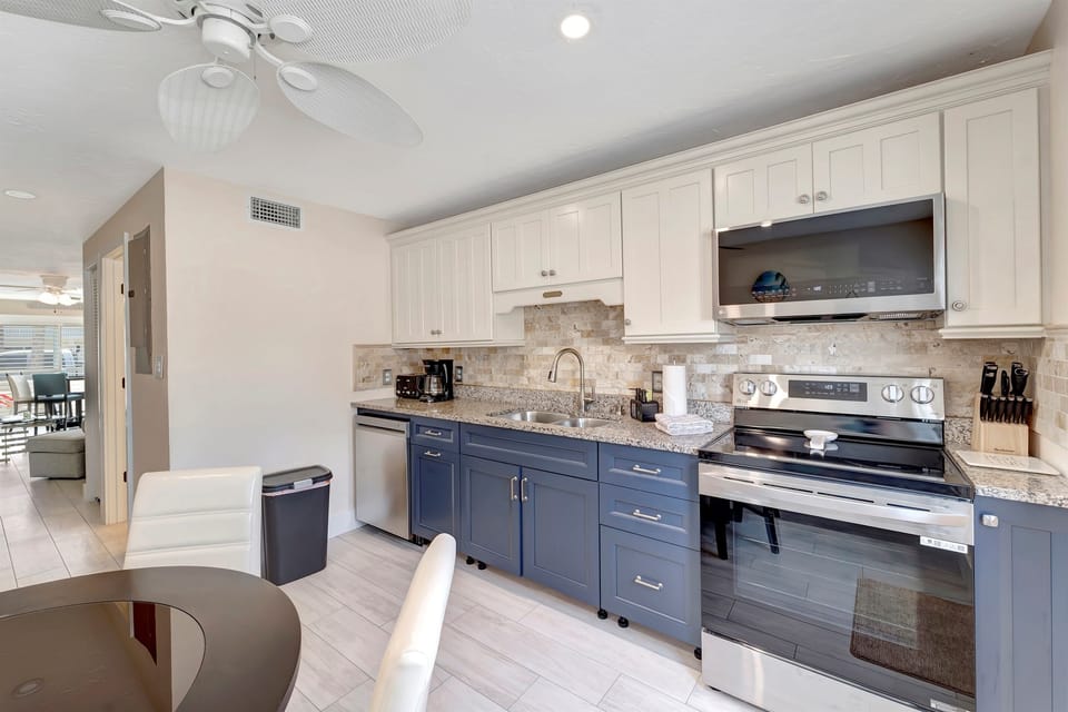 Full kitchen