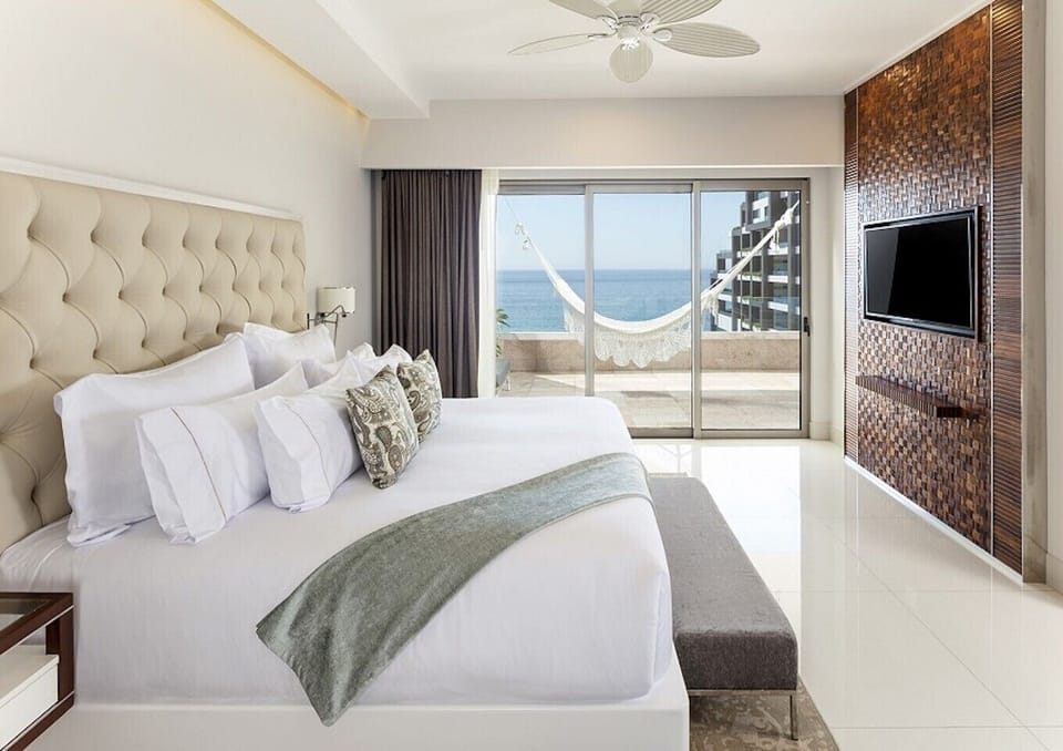 Beautiful contemporary, luxurious Master BR en-suite