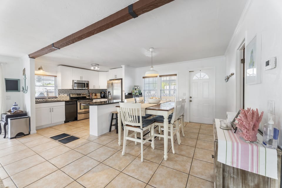 Kitchen, dinning room area