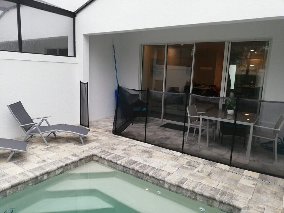 Spa-pool with patio 