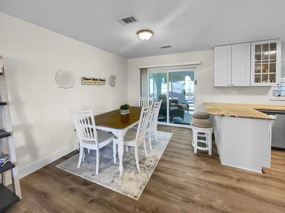 Wanna Go Back | Dining Area