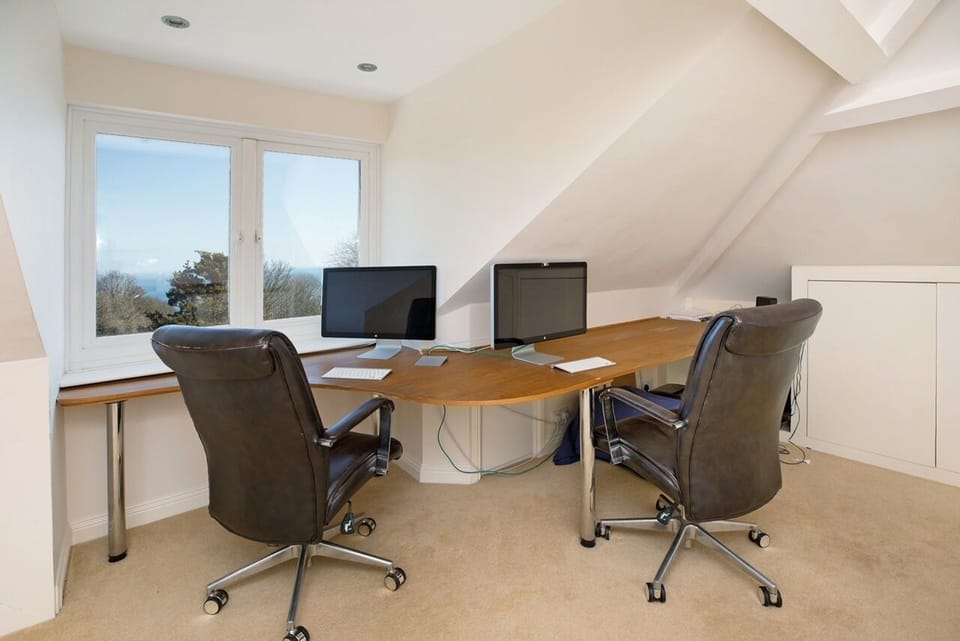 A place to catch up with email if you really have to!  Fast (500Mb+) broadband. 