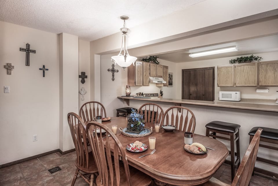 Dining Area - Seating For 6 - Second Floor