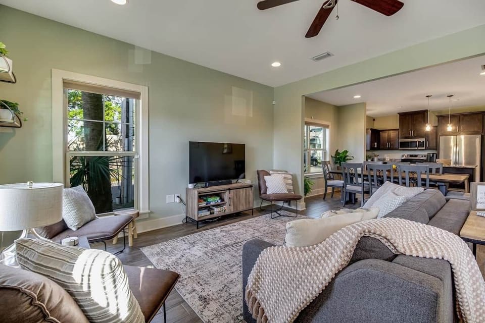 Spacious open floor plan living area ideal for family gatherings in Downtown Pensacola rental.