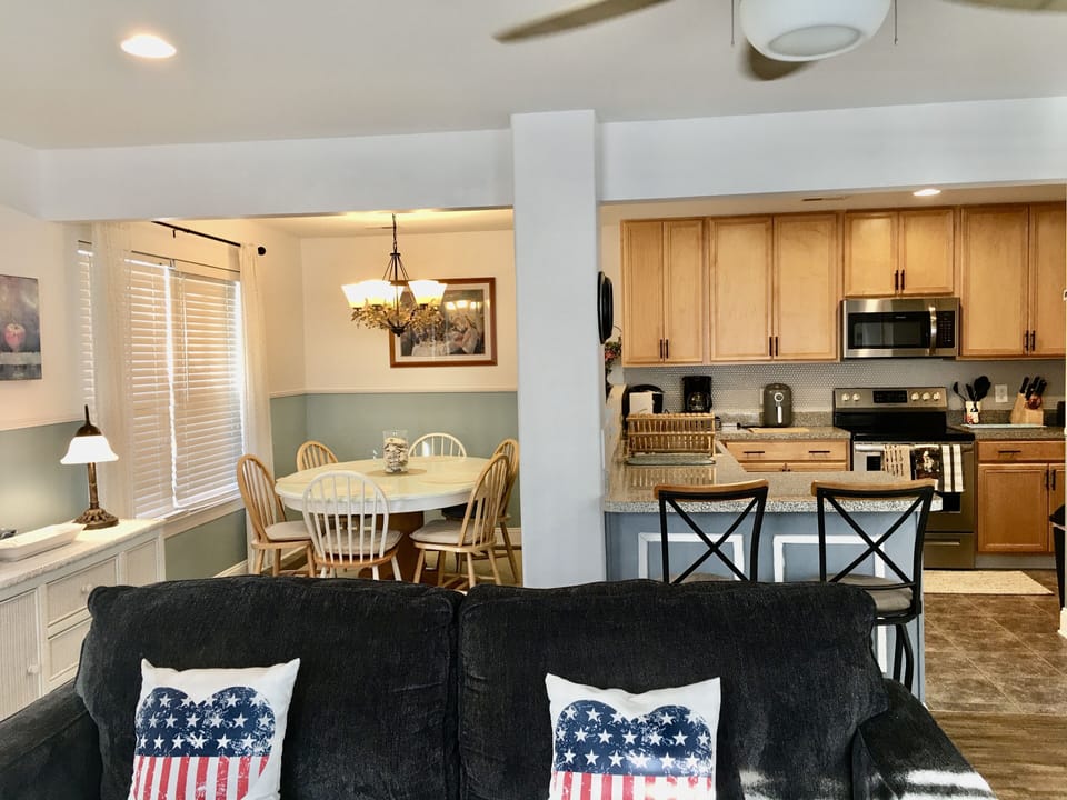 Kitchen/dining/living room